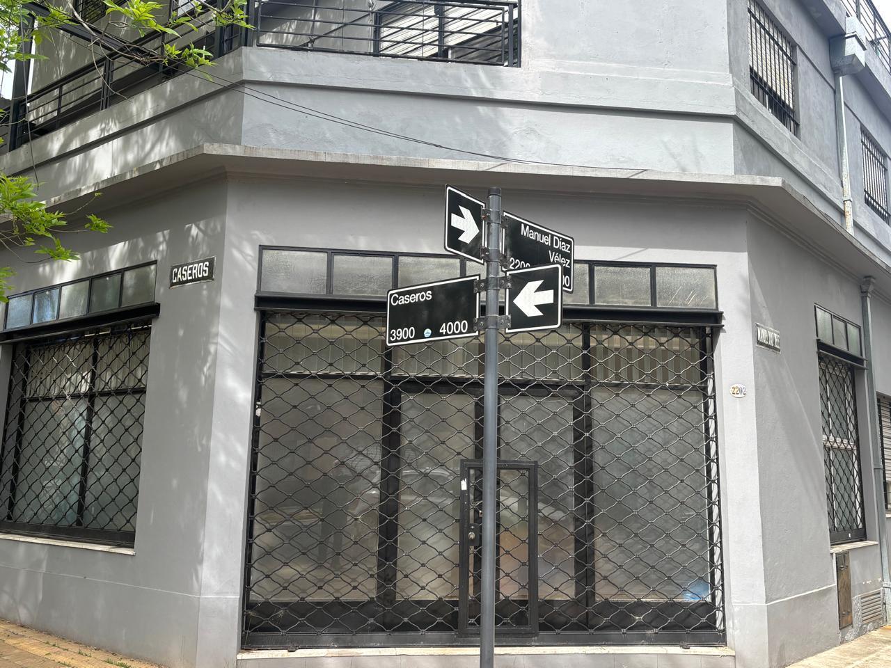 Foto de Casa nueva con local. Impecable. Olivos., imagen 5