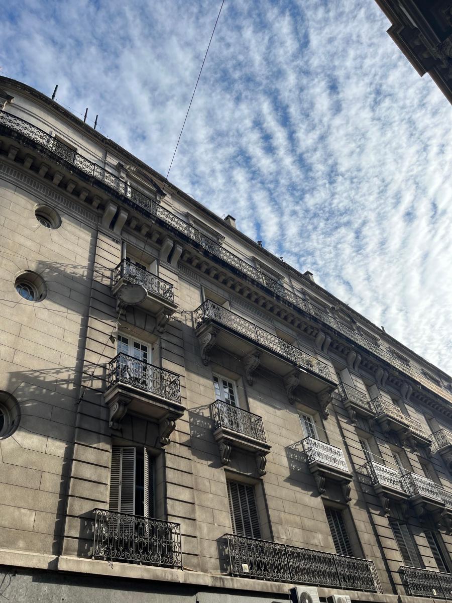 Distinción, Sobriedad y Calidad. 790 m², en Pleno Centro de Buenos Aires! 2