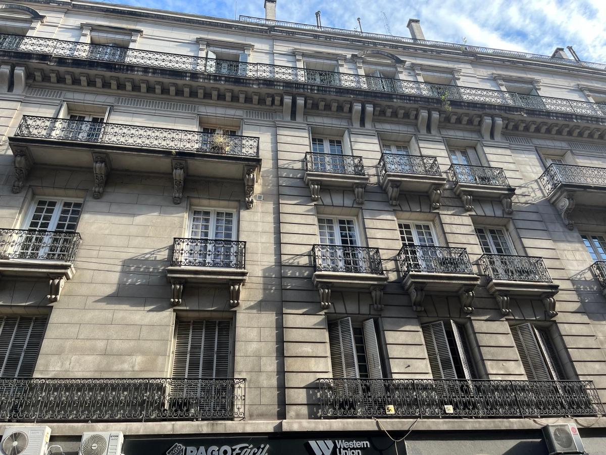Distinción, Sobriedad y Calidad. 790 m², en Pleno Centro de Buenos Aires! 3