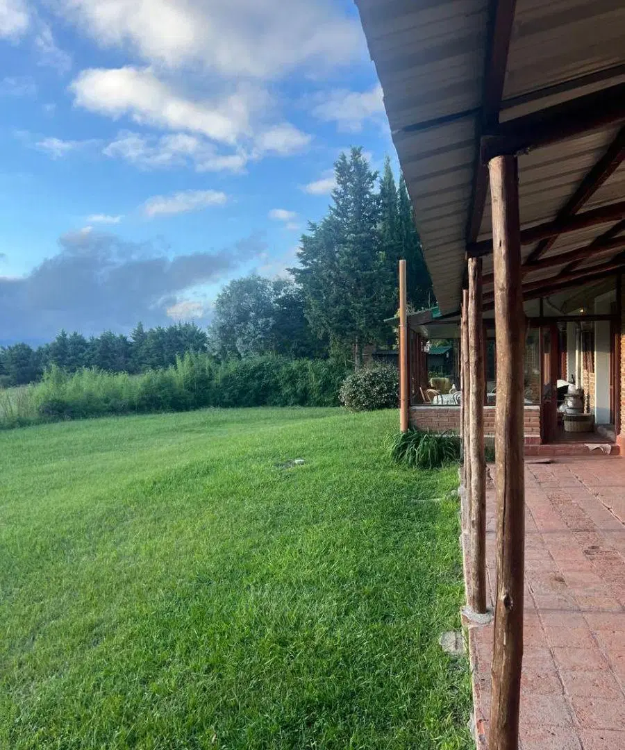 CAMPO CON CASA RENOVADA — 5 HECTÁREAS, PISCINA Y CABALLERIZAS 2