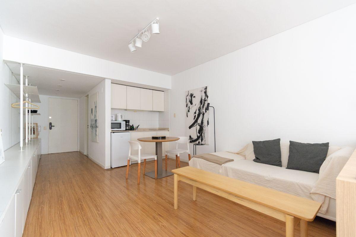 Foto de Amplio monoambiente de 45 m² con balcón – Retiro, Santa Fe 882, imagen 2