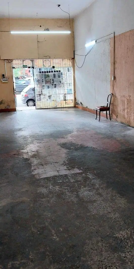 LOCAL COMERCIAL CABALLITO 5