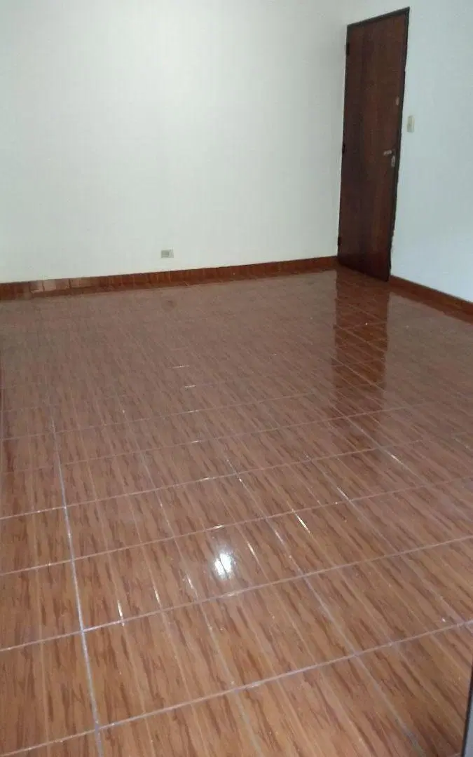 DEPARTAMENTO 2 AMBIENTES PARQUE CHACABUCO PRIMER PISO POR ESCALERA 3