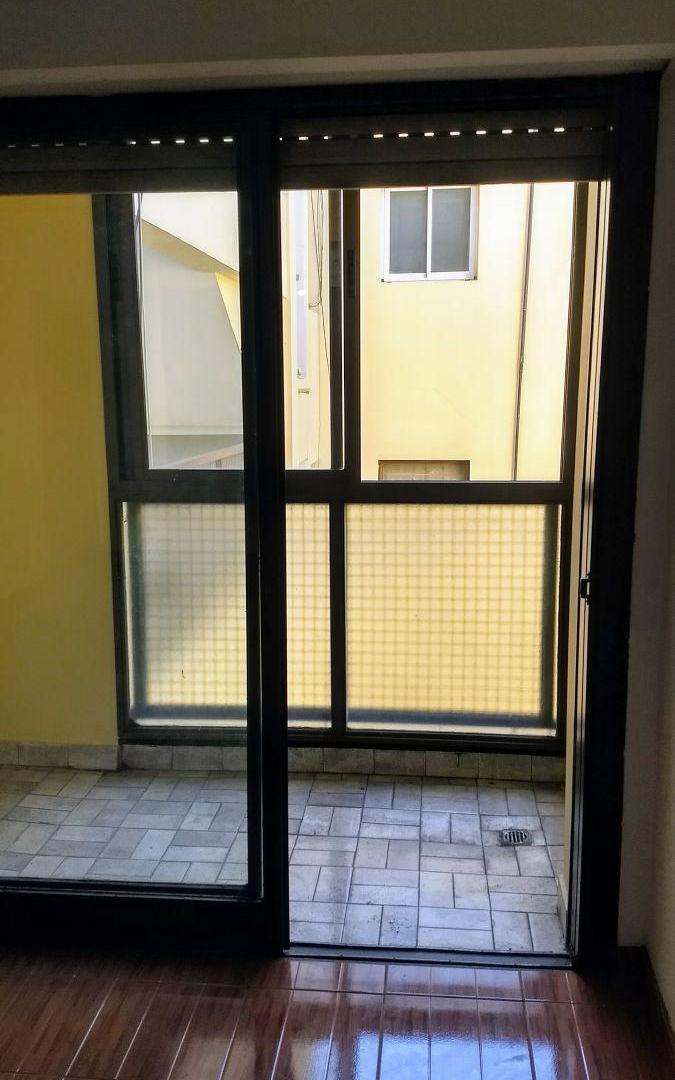 Foto de DEPARTAMENTO 2 AMBIENTES PARQUE CHACABUCO PRIMER PISO POR ESCALERA, imagen 1