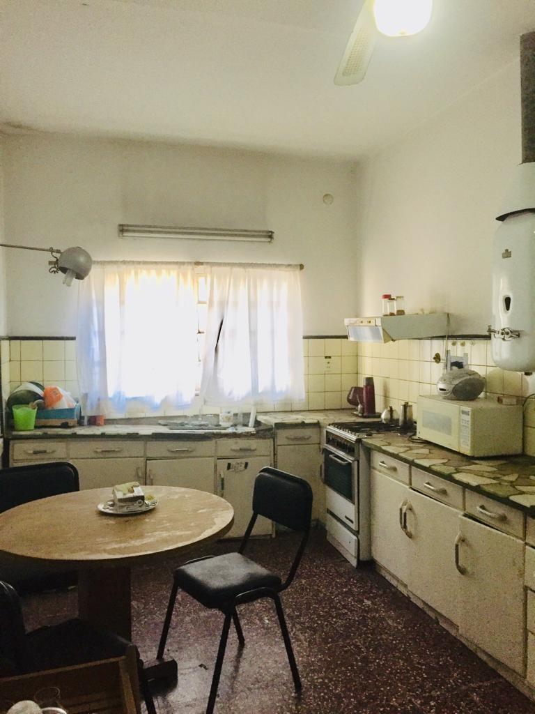 Casa en Muy Buena Ubicación a 5 Cuadra de Av San Martin y 2 de Cnel D´elia. 3