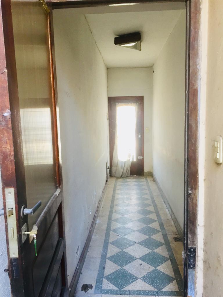 Casa en Muy Buena Ubicación a 5 Cuadra de Av San Martin y 2 de Cnel D´elia. 5