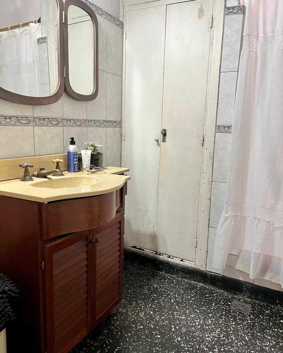 Foto de Casa PH en esquina con doble entrada y garaje., imagen 4