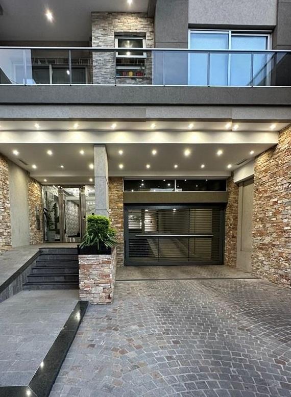 DEPARTAMENTO DE 2 AMBIENTES CON COCHERA