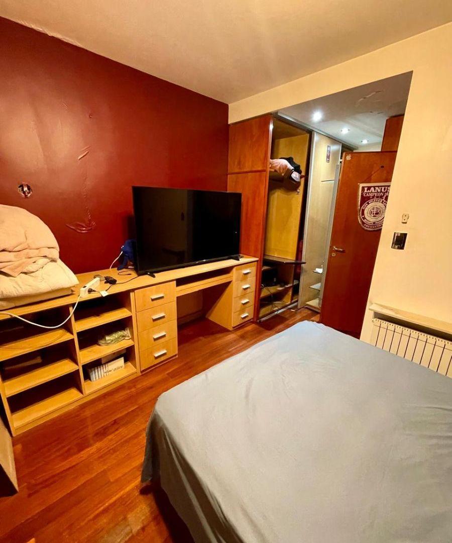 Imponente Casa de 5 Ambientes con Parque, Quincho y Cochera p/ 3 autos!