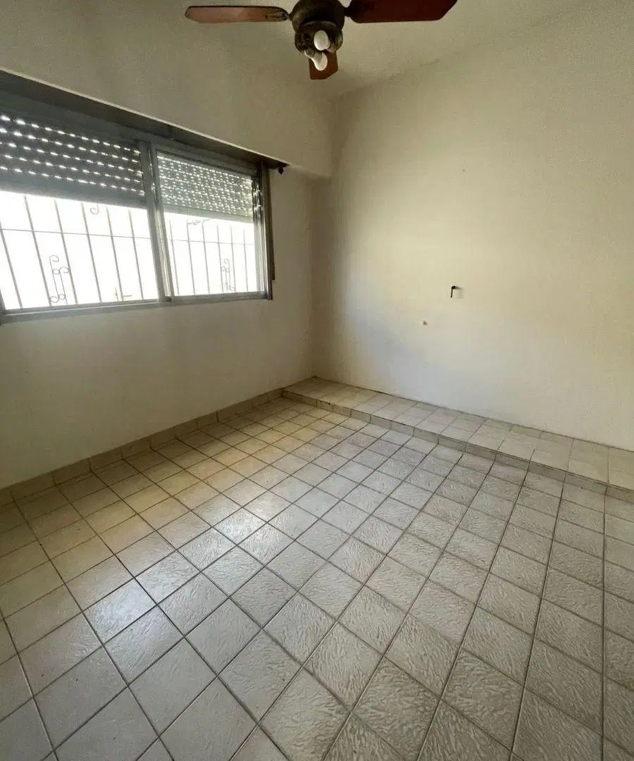 PH al contra- frente, de 2 ambientes con patio 1