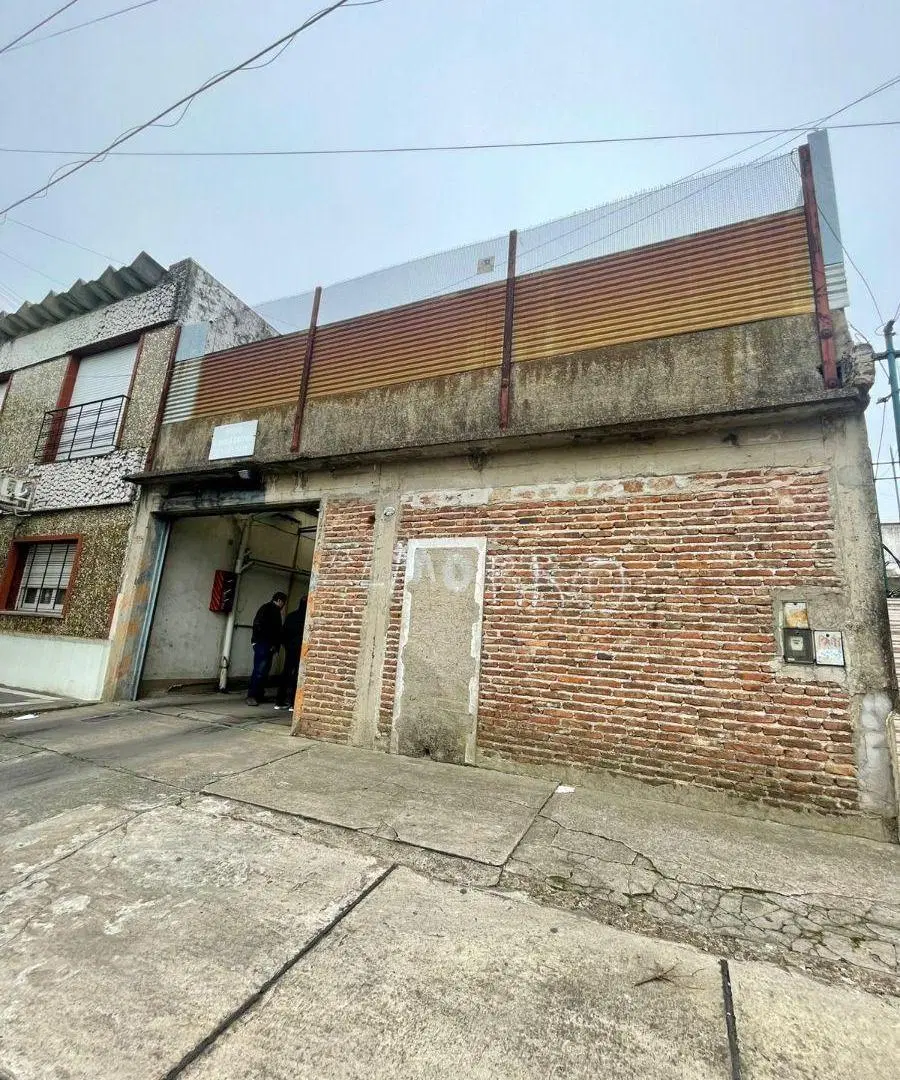 Excelente galpón en lote propio de 8,66 x 49 metros 4