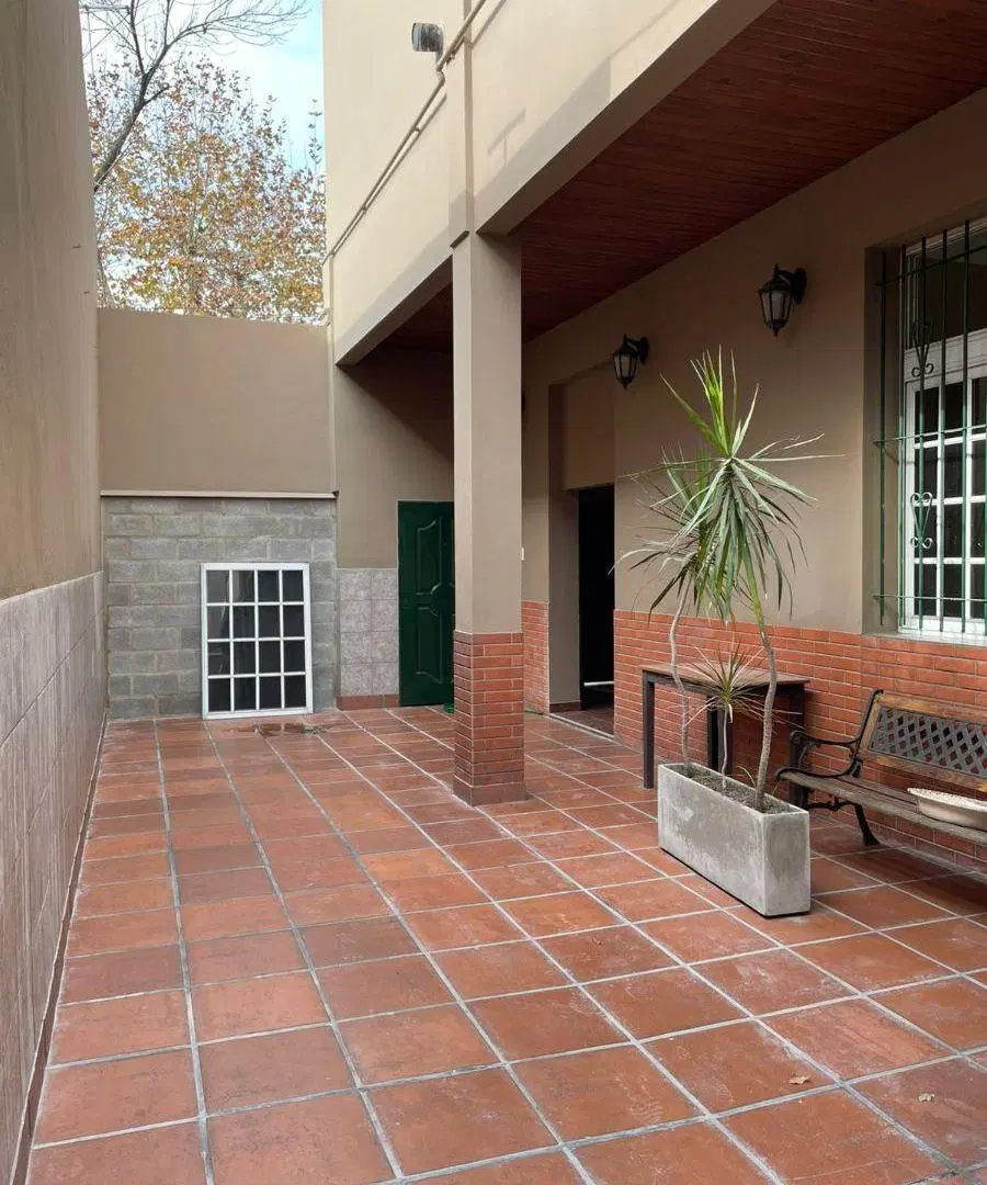 DEPARTAMENTO TIPO CASA 3 AMBIENTES EN ALQUILER. 3