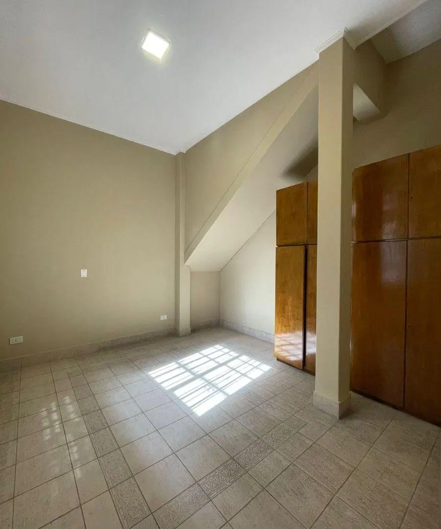 DEPARTAMENTO TIPO CASA 3 AMBIENTES EN ALQUILER. 4