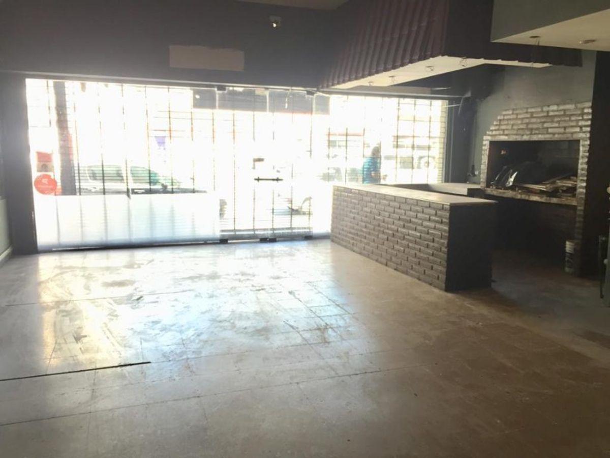 Foto de Local sobre avenida principal de Lanus, imagen 2