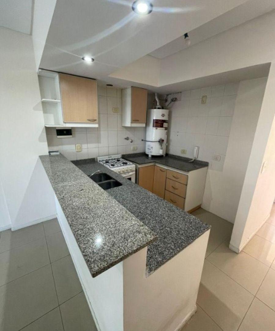 Foto de Departamento de 2 Ambientes en Alquiler | Lanús Centro, imagen 1
