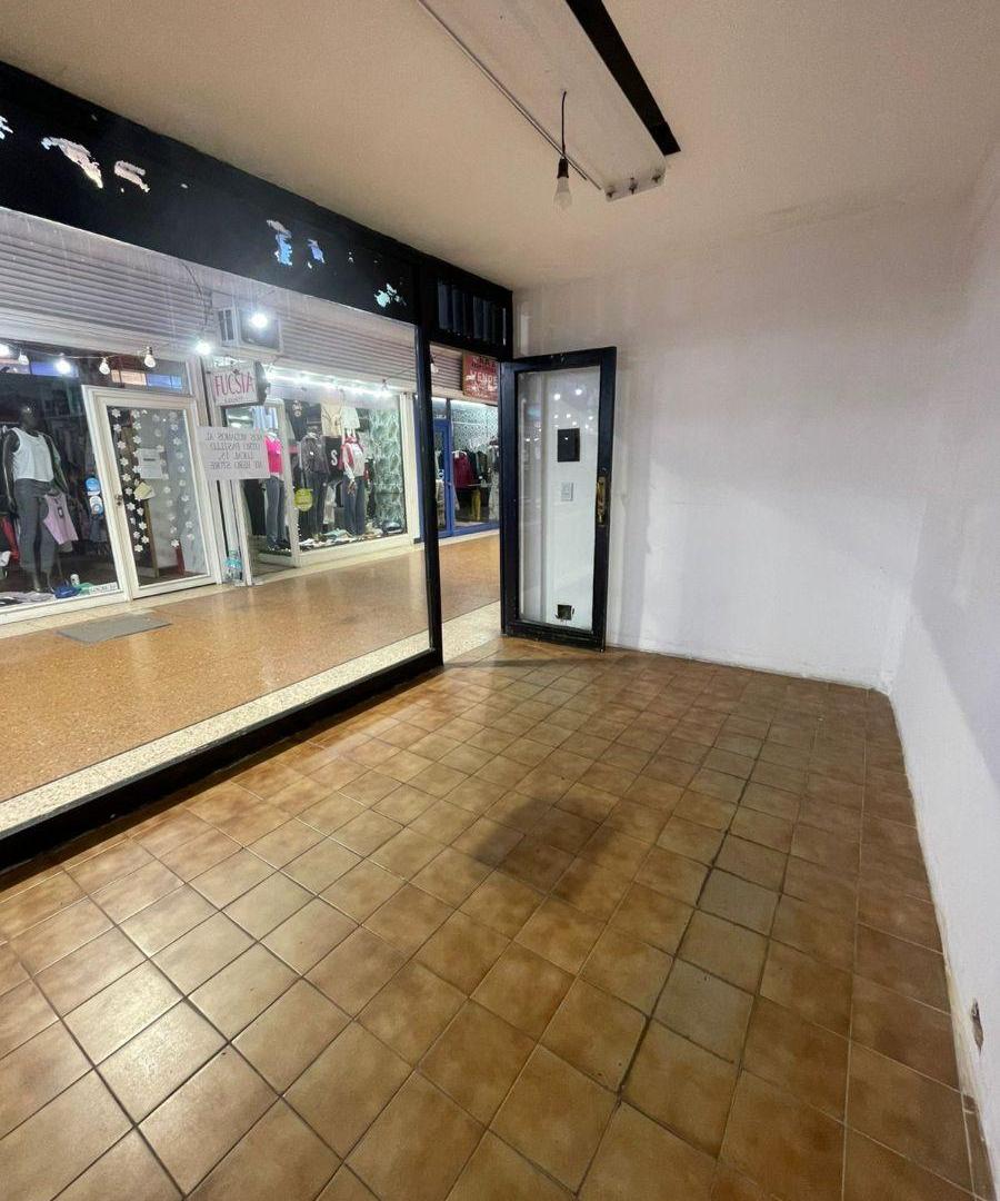 Foto de Local en galería Flabella - Lanus Centro-, imagen 3