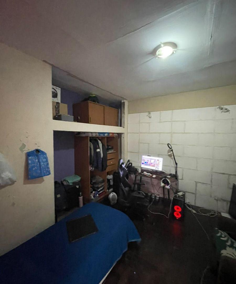 Foto de IMPORTANTE PROPIEDAD A SOLO MEDIA CUADRA DE AV. RIVADIA Y A POCAS, imagen 5