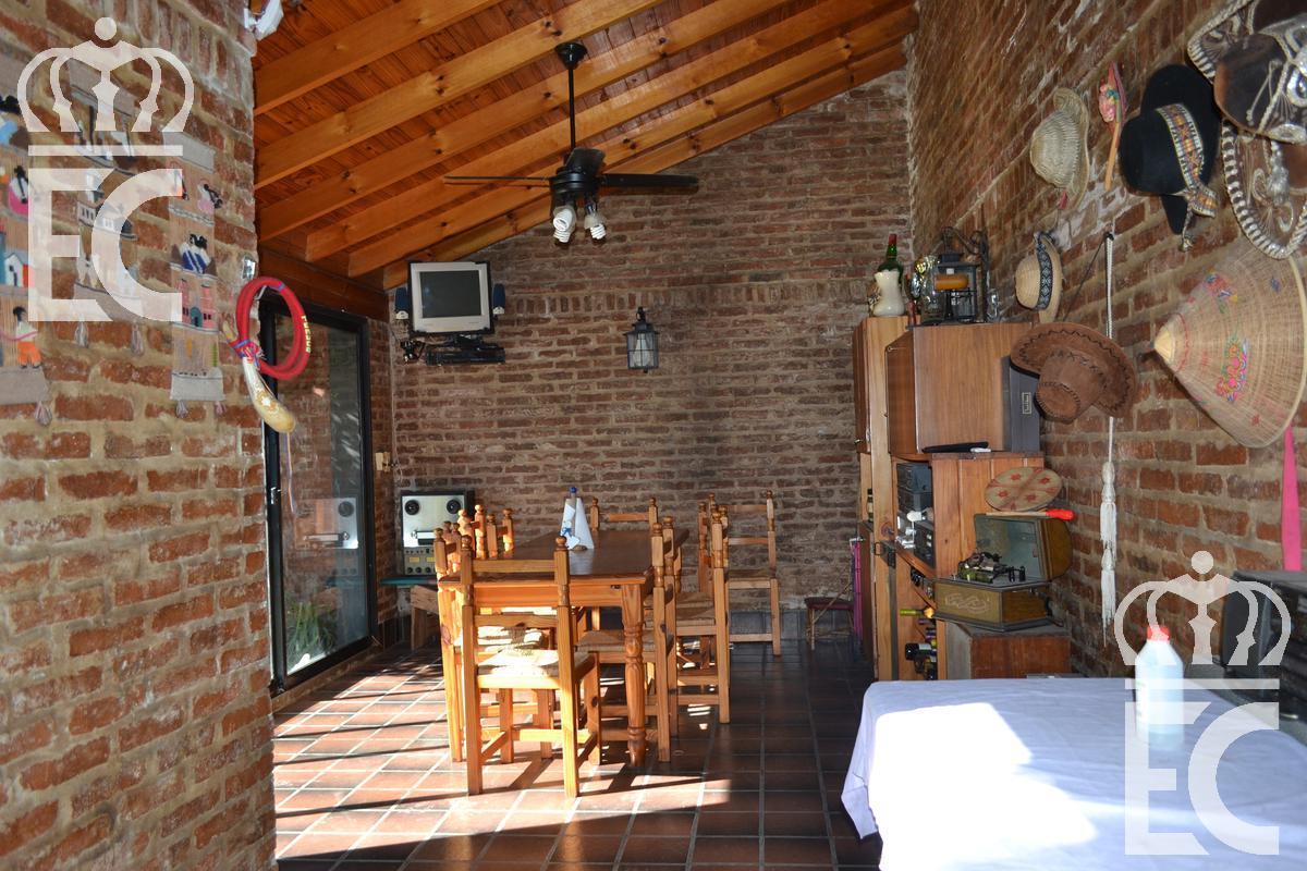Venta - Casa - 4 Ambientes - Cochera - Fondo - Quincho - Lanús Este 4
