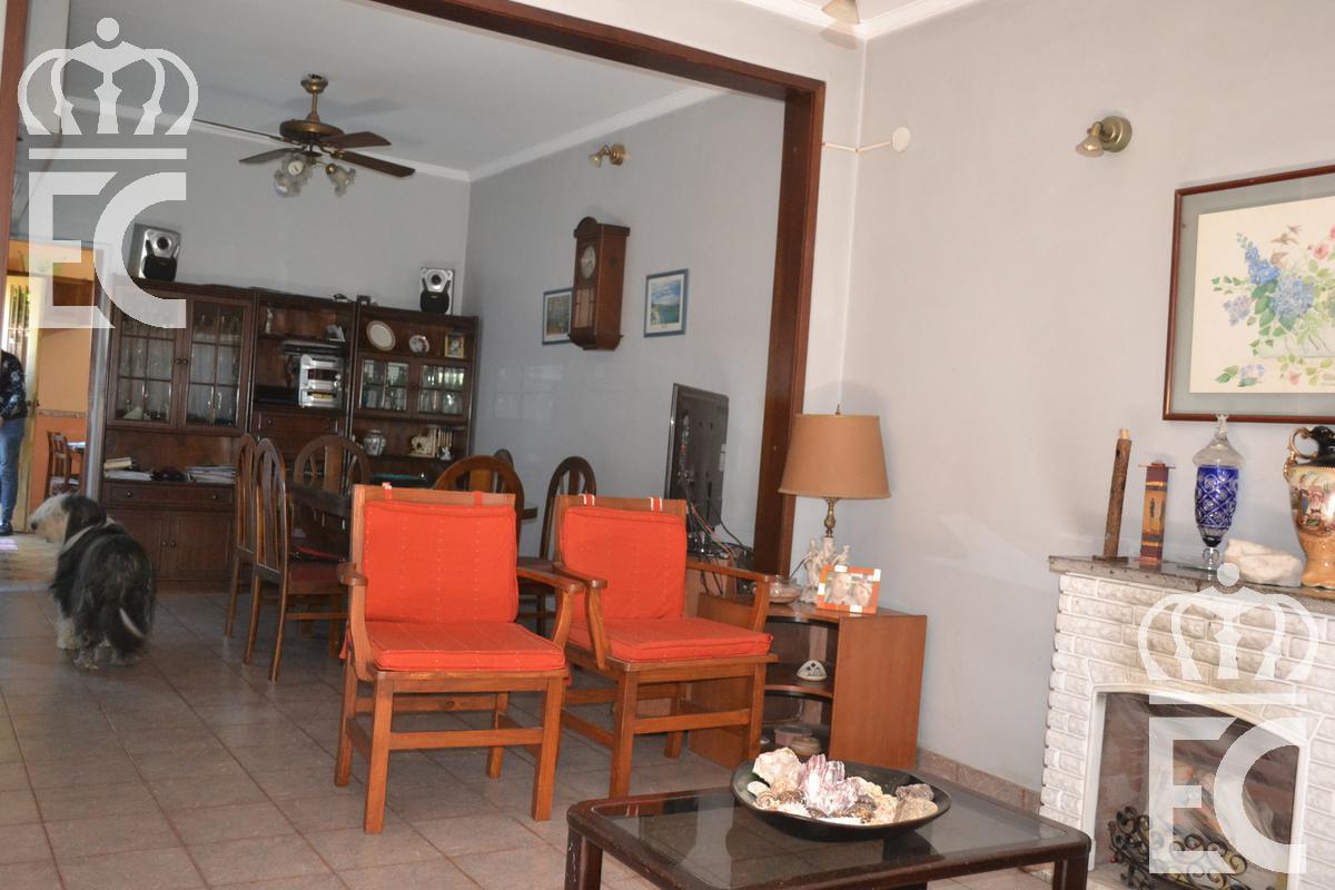 Venta - Casa - 4 Ambientes - Cochera - Fondo - Quincho - Lanús Este 5