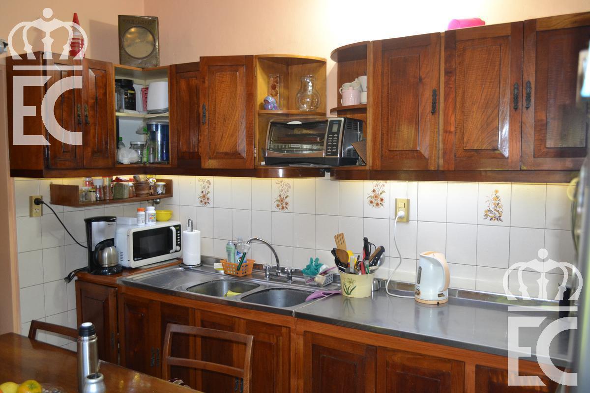 Venta - Casa - 4 Ambientes - Cochera - Fondo - Quincho - Lanús Este 5