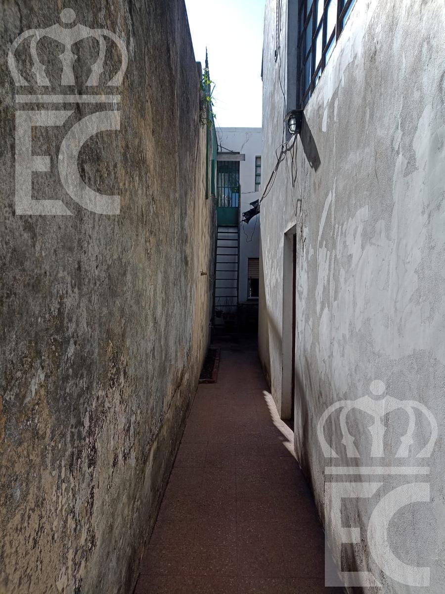 Casa con Galpon - Venta en Lanús Este 5