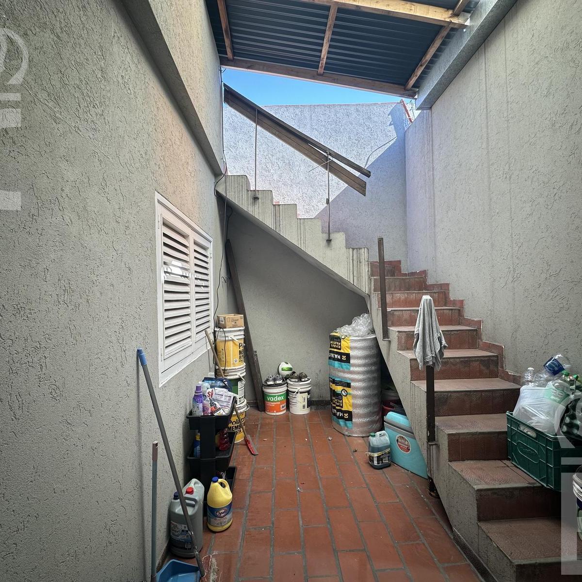 Venta en Bloc 1 Local Comercial 1 Galpón en Pb y 2 Deptos. de 3 Ambientes en El 1er. Piso 4