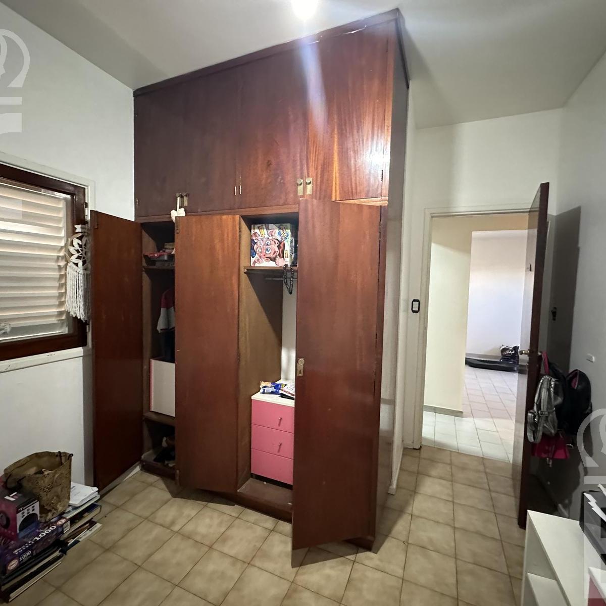 Venta en Bloc 1 Local Comercial 1 Galpón en Pb y 2 Deptos. de 3 Ambientes en El 1er. Piso 4