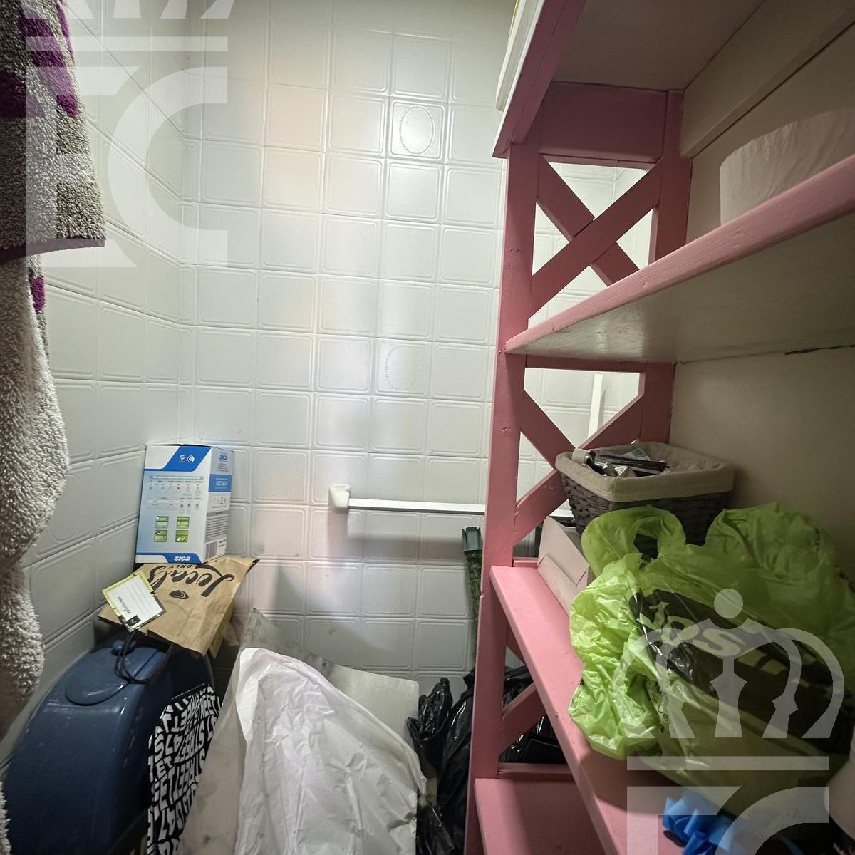 Venta en Bloc 1 Local Comercial 1 Galpón en Pb y 2 Deptos. de 3 Ambientes en El 1er. Piso 5