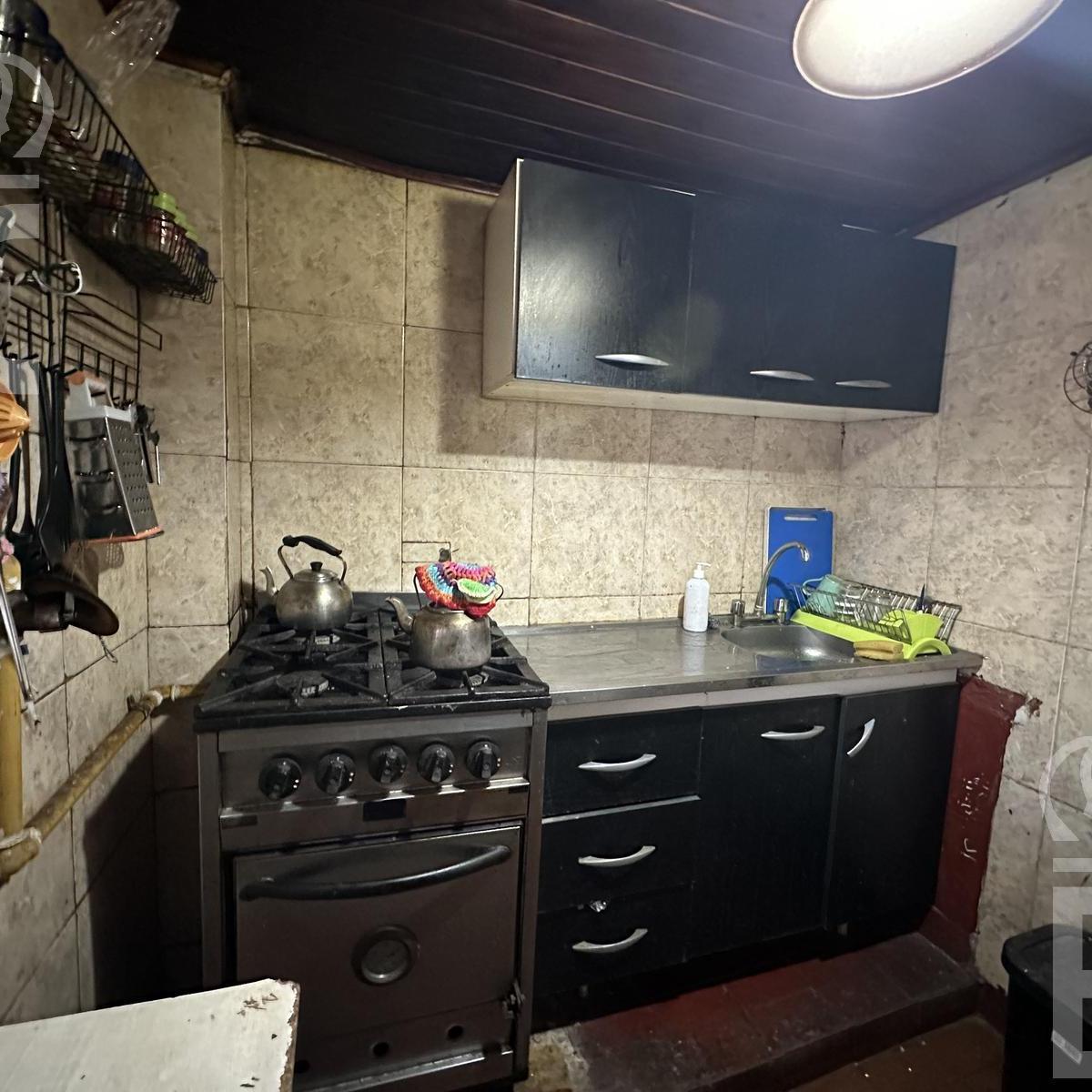 Casa con Local en Lanús Oeste Para Reciclar 2