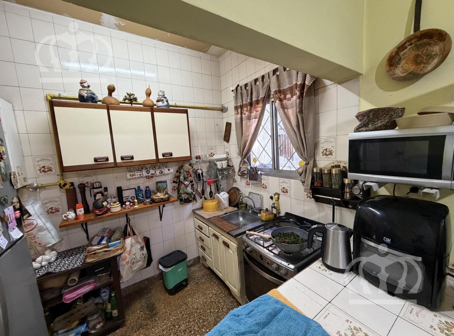 Foto de Venta de Casa - 3 ambientes - amplio fondo con mucho verde - cochera, imagen 4