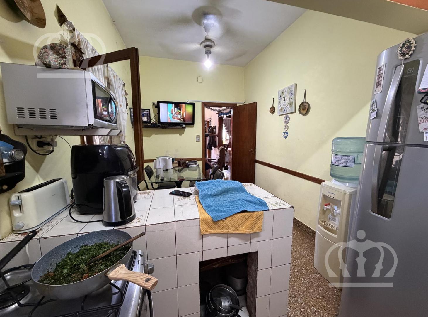 Foto de Venta de Casa - 3 ambientes - amplio fondo con mucho verde - cochera, imagen 3