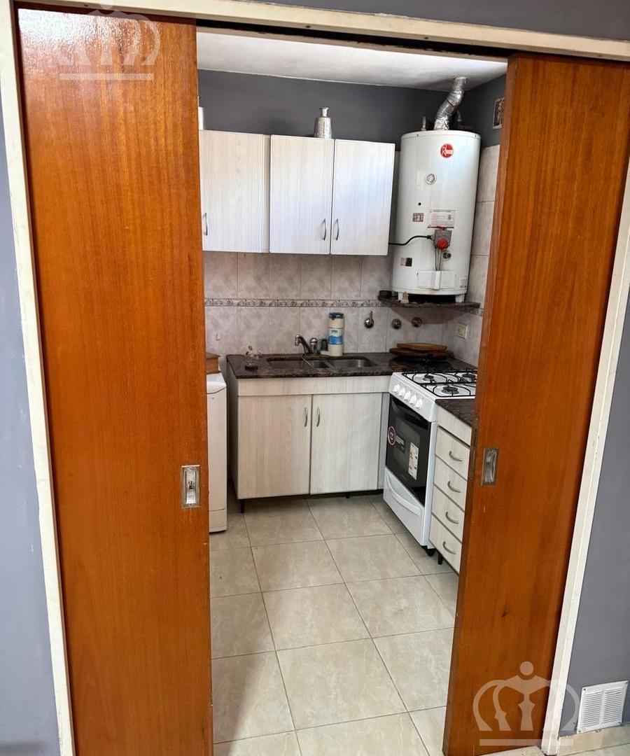 Foto de PH 1° Piso por escalera solo para profesional. en Lanús Este, imagen 2