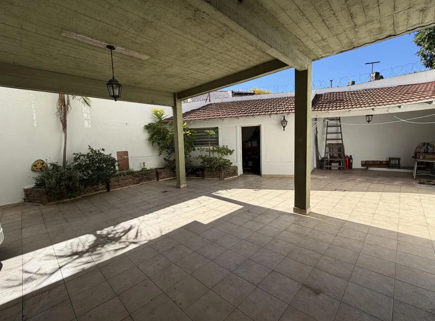 PH con gran patio en venta en Lanús Este 1
