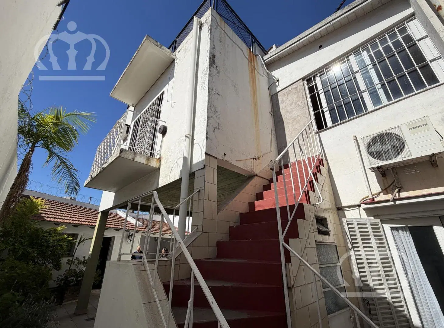 PH con gran patio en venta en Lanús Este 8