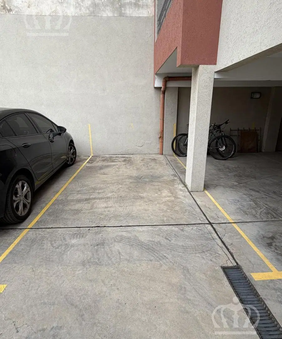 DEPTO 1° PISO X ESCALERA 2 AMB C/COCHERA - APTO CREDITO 4