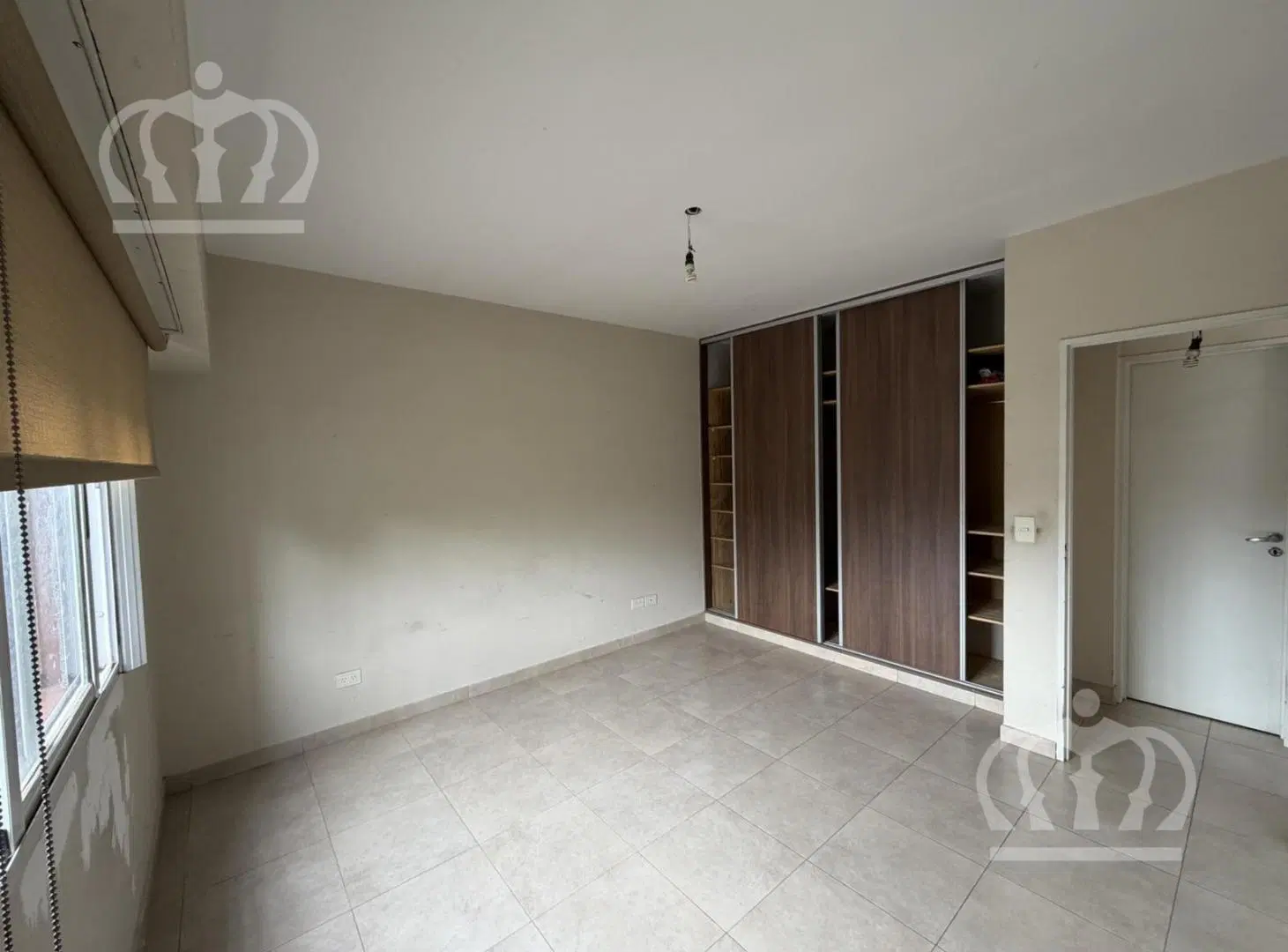 DEPTO 1° PISO X ESCALERA 2 AMB C/COCHERA - APTO CREDITO 2