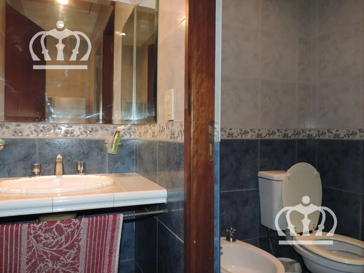Venta de Casa con fondo libre - Lanús Oeste - excelente estado ! 8