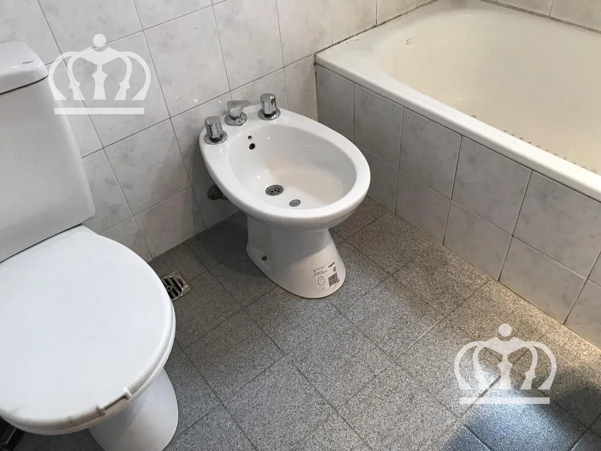 Departamento al frente 2 ambientes con cochera cubierta 3