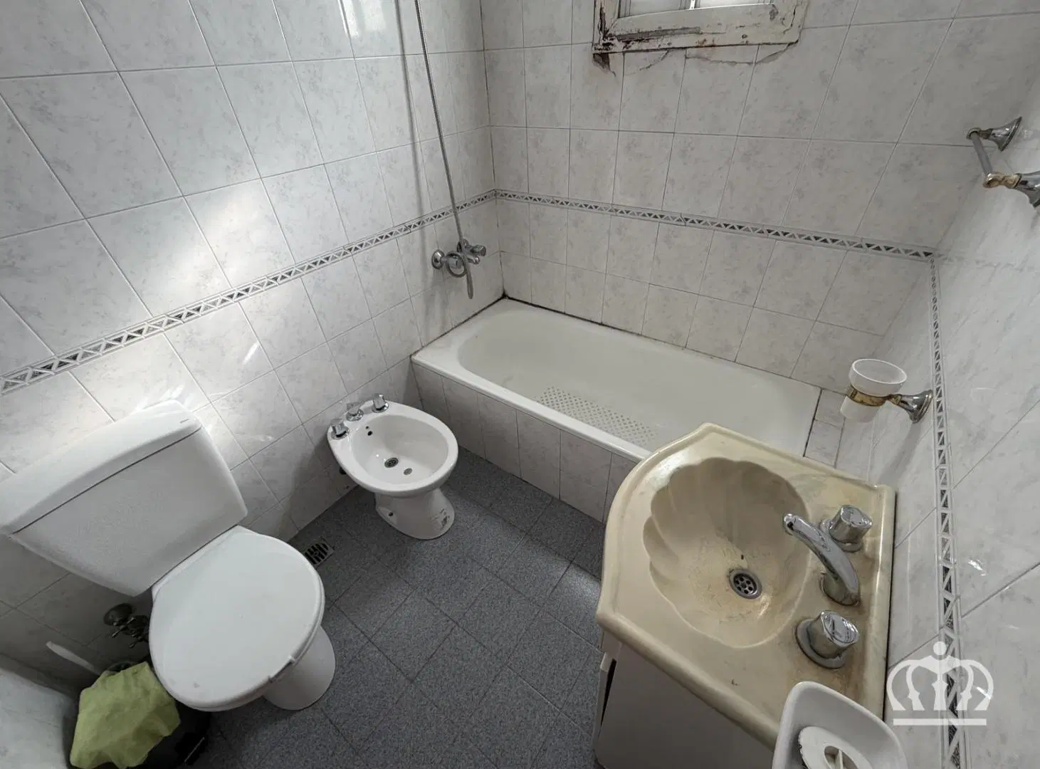 Departamento al frente 2 ambientes con cochera cubierta 1