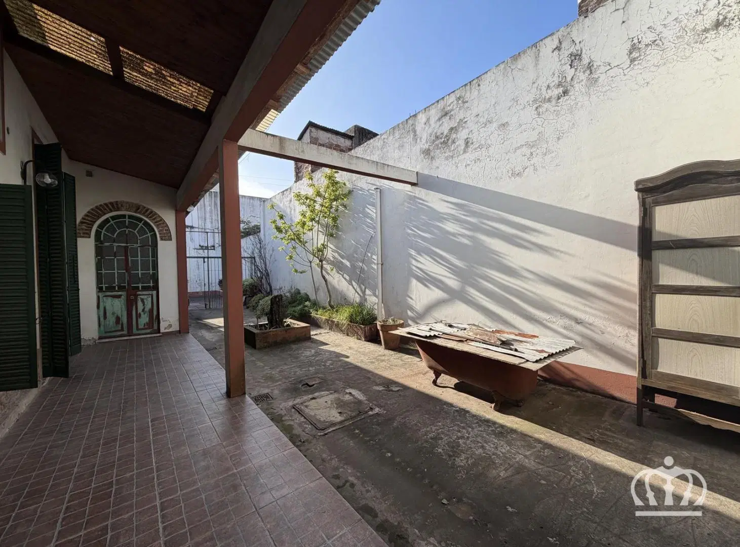 Casa 3 ambientes, venta, patio, cochera en Lanús Este 5