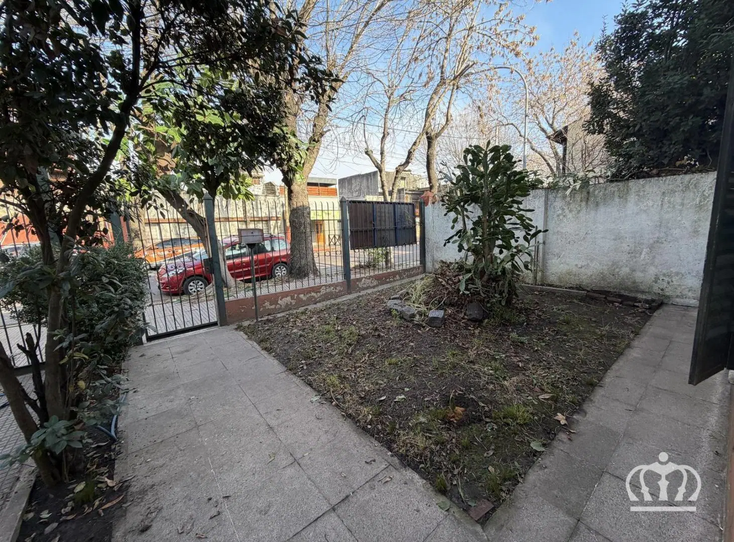 Casa 3 ambientes, venta, patio, cochera en Lanús Este 2