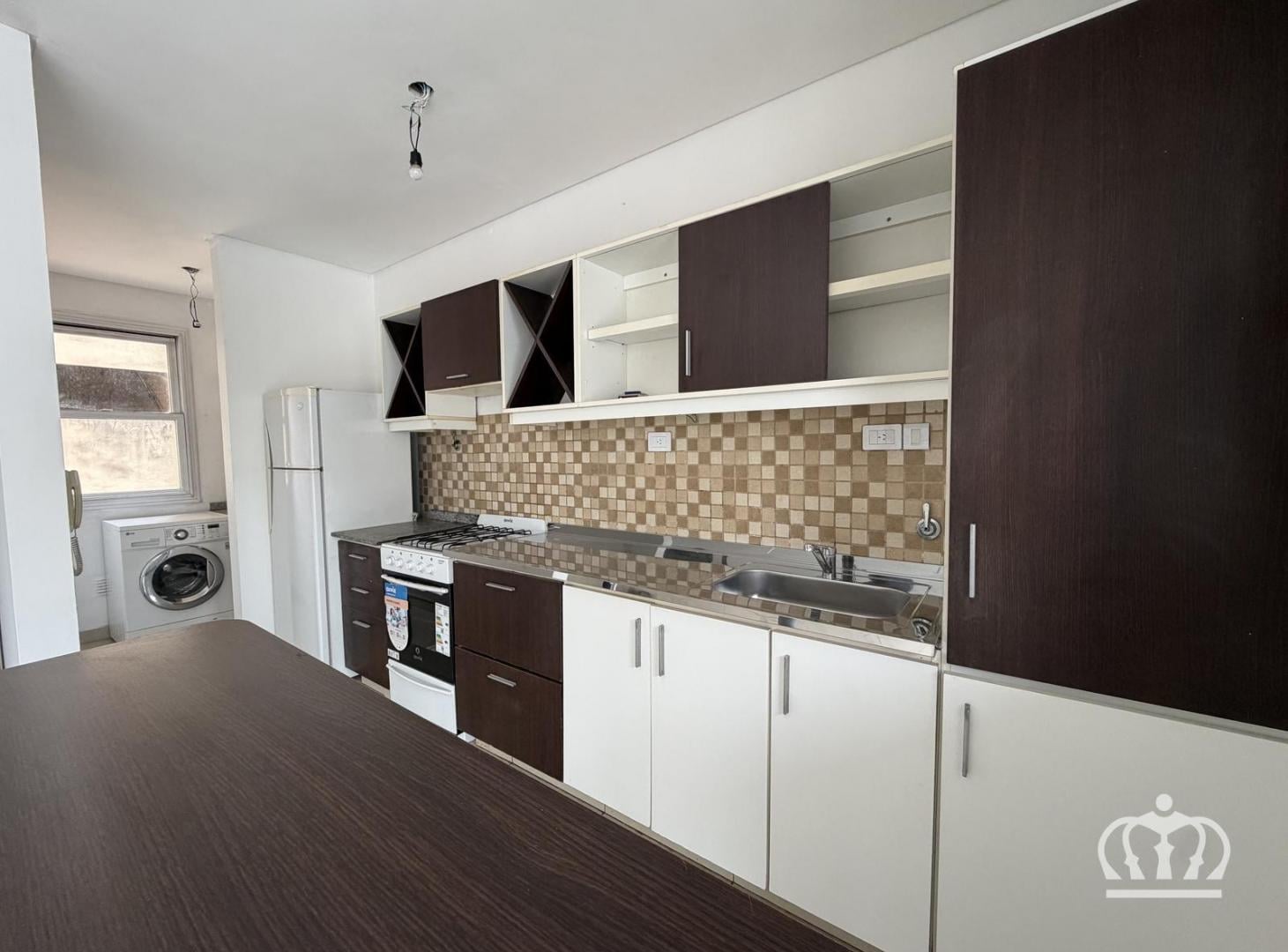 Foto de Departamento semipiso 2 ambientes centrico balcon con parrilla en Lanús, imagen 4