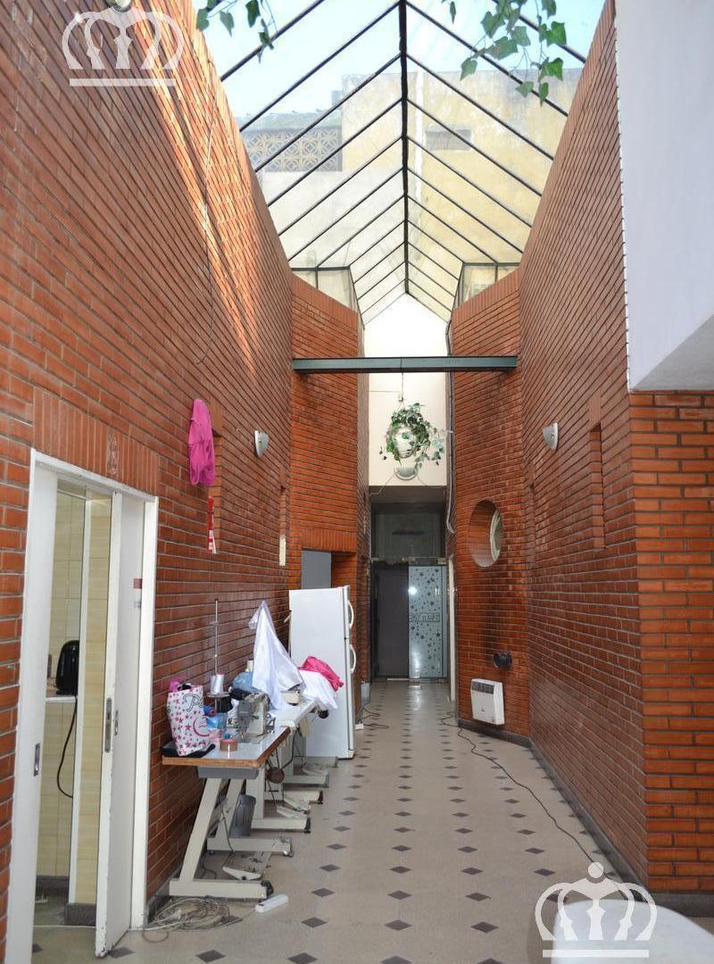 Foto de Inmenso local comercial - Lanús este, imagen 1