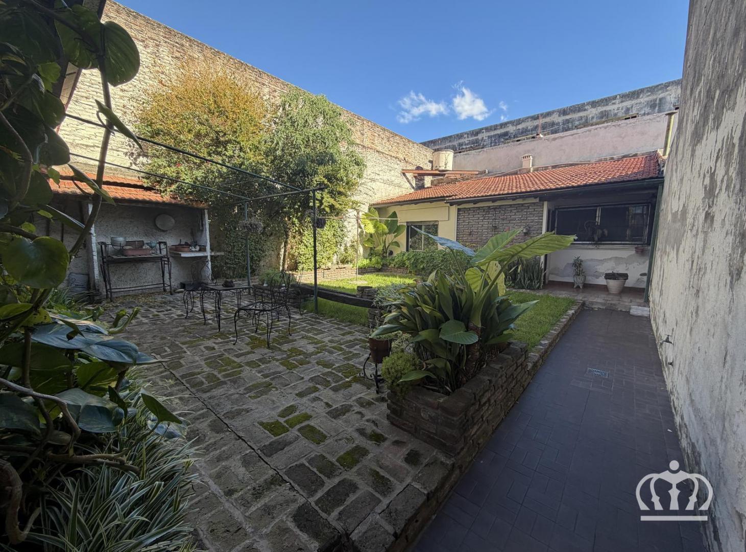 Foto de Venta - casa - para dos familias - con patio y fondo libre - Lanús Este, imagen 4