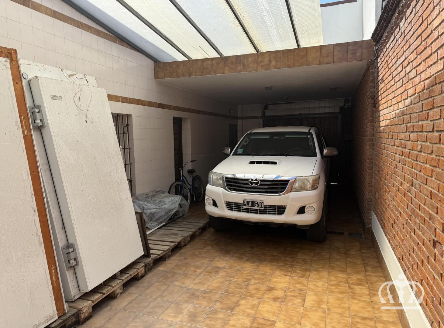 Foto de CASA VENTA CON PILETA Y QUINCHO en Lanús Este, imagen 3