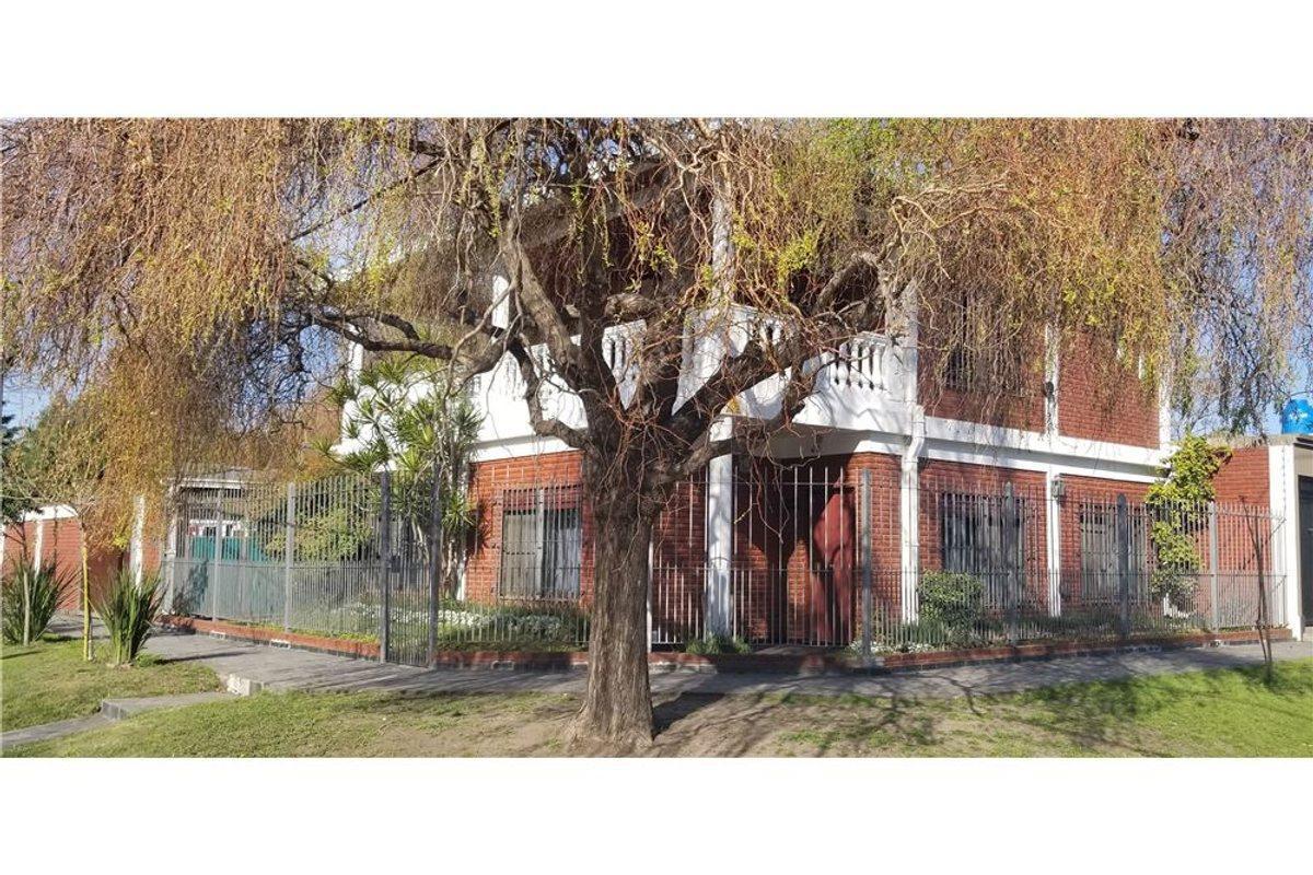 Venta Casa 5 Ambientes C/parque Florencio Varela 4