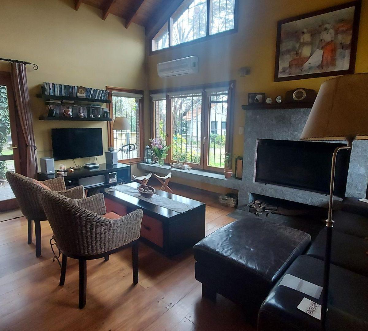 Venta Casa en Varela 4 Dorm. y Pileta 1
