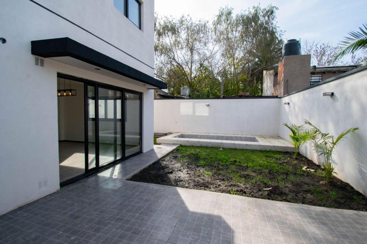 Casa en Venta City Bell a Estrenar 4 Dorm. 2