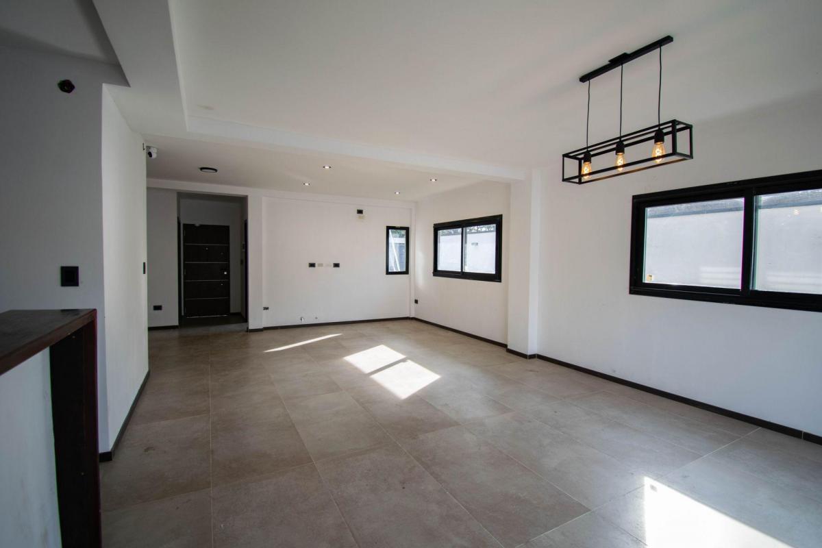 Casa en Venta City Bell a Estrenar 4 Dorm. 1