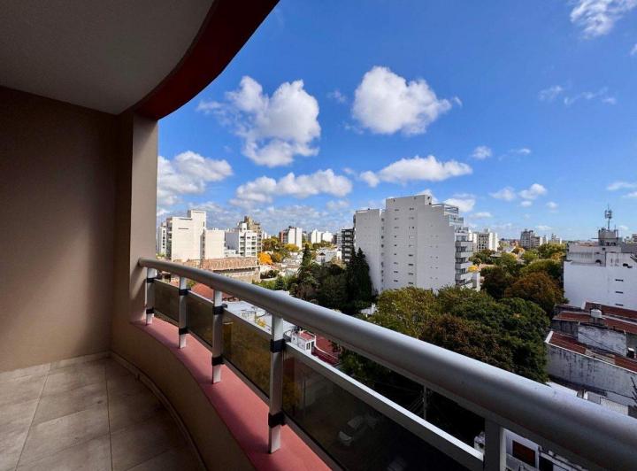 Departamento 2 Dormitorios y Cochera en Alquiler 3